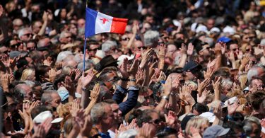 Minuto de silencio en Paris en memoria de las victimas de Niza