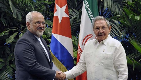 Mohammad Javad Zari y Raul Castro