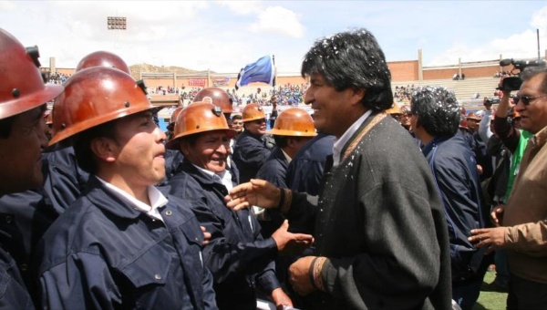 Evo Morales con la cooperativa de mineros